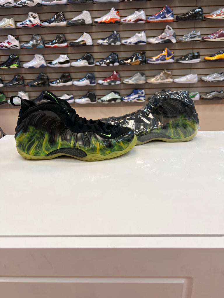 PRE-OWNED Nike Air Foamposite One "Paranorman" 579771 003
